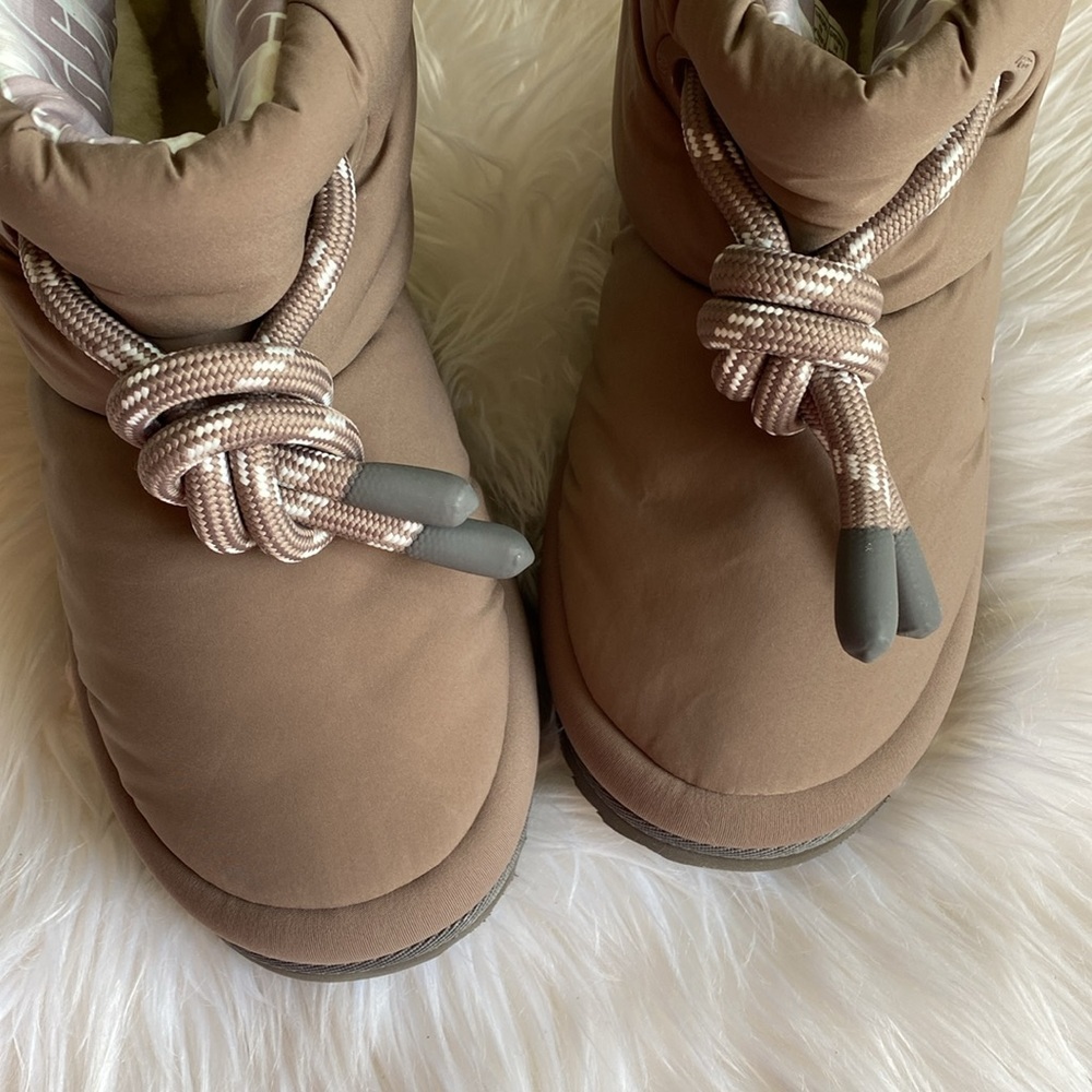 ❄️ UGG Kid Classic Maxi Short sz 3 - Picture 3 of 14